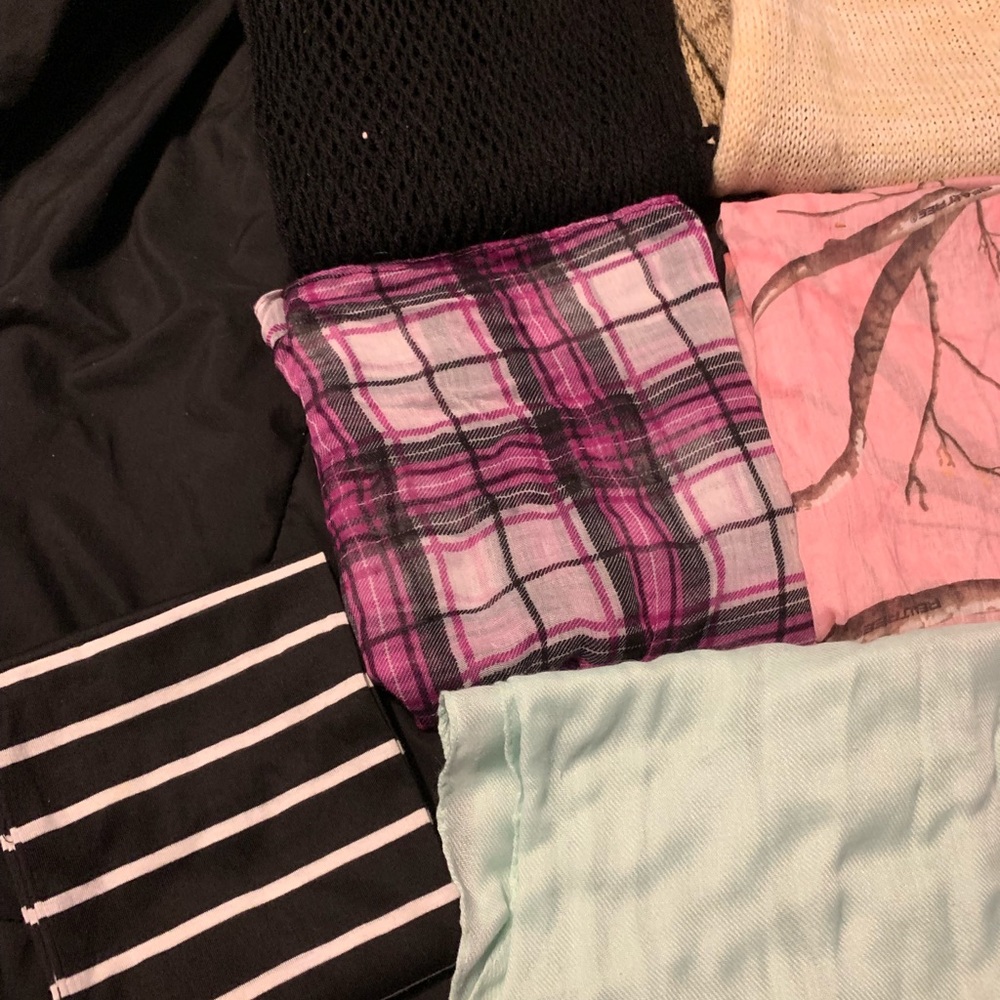 Scarfs - Picture 2 of 7